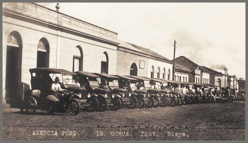 Fotografia da agência de automóveis Ford no Município de Ignacio Uchôa