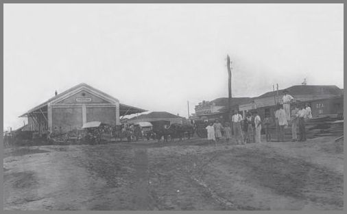 Fotografia da Estação Ferroviária de Pindorama da Estrada de Ferro Araraquara em 1921