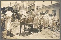 Habitantes da rua Monte Carmelo (Aparecida) carpindo