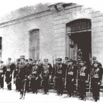 Destacamento da força policial de Piracicaba, retratada no início do século XX. Destacamento da força policial de Piracicaba, retratada no início do século XX.
