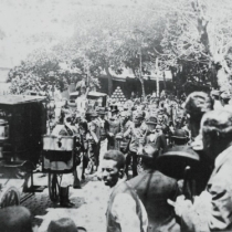 Arsenal da Marinha em 5 de novembro de 1897. Durante as comemorações da vitória em Canudos ocorreu o atentado contra o Presidente da República, Prudente de Moraes. A única vítima fatal foi o Marechal Bittencourt, Ministro da Guerra. Arsenal da Marinha em 5 de novembro de 1897. Durante as comemorações da vitória em Canudos ocorreu o atentado contra o Presidente da República, Prudente de Moraes. A única vítima fatal foi o Marechal Bittencourt, Ministro da Guerra.