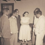 Deputada Tereza Delta com uma comissão de funcionários do Departamento Estadual de Rodagem (DER), sobre a greve de fome dos trabalhadores do Departamento na via Anchieta, que estão com 4 meses de atraso salarial, em 15 de dezembro. Deputada Tereza Delta com uma comissão de funcionários do Departamento Estadual de Rodagem (DER), sobre a greve de fome dos trabalhadores do Departamento na via Anchieta, que estão com 4 meses de atraso salarial, em 15 de dezembro.