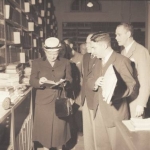 Em visita à Assembléia Legislativa, no dia 28 de julho, a Madame H.Charles Vallin, Vice-Presidente da Assembléia da Argélia, então colônia francesa. Em visita à Assembléia Legislativa, no dia 28 de julho, a Madame H.Charles Vallin, Vice-Presidente da Assembléia da Argélia, então colônia francesa.