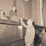 O deputado Ruy de Mello Junqueira votando na eleição da Mesa para a 4ª Legislatura, em 12 de março, na qual foi eleito Presidente. O deputado Ruy de Mello Junqueira votando na eleição da Mesa para a 4ª Legislatura, em 12 de março, na qual foi eleito Presidente.