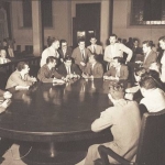 Reunião com comissão de ferroviários, em 21 de abril, que solicitou a aprovação do Projeto de Lei nº 1972/58, que reivindicava o reaparelhamento das estradas de ferro Sorocabana e Araraquara. Reunião com comissão de ferroviários, em 21 de abril, que solicitou a aprovação do Projeto de Lei nº 1972/58, que reivindicava o reaparelhamento das estradas de ferro Sorocabana e Araraquara.