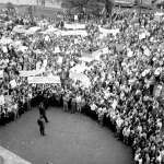 Manifestação de metalúrgicos reivindicando melhores salários, em frente ao prédio da Assembléia Legislativa, no Parque Dom Pedro, em 3 de novembro de 1960. Manifestação de metalúrgicos reivindicando melhores salários, em frente ao prédio da Assembléia Legislativa, no Parque Dom Pedro, em 3 de novembro de 1960.