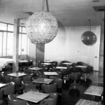 Pelo Ato Complementar nº 47, de 7 de fevereiro de 1969, com base no AI-5, é decretado recesso parlamentar na Assembléia Legislativa; voltando a reabrir, pelo Ato Complementar 85, de 20 de maio de 1970, em 1º de junho de 1970. Pelo Ato Complementar nº 47, de 7 de fevereiro de 1969, com base no AI-5, é decretado recesso parlamentar na Assembléia Legislativa; voltando a reabrir, pelo Ato Complementar 85, de 20 de maio de 1970, em 1º de junho de 1970. Foto das instalações do restaurante dos deputados, em 1968.