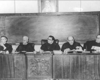 Banca do concurso de Octavio Ianni para doutor na Universidade de São Paulo, com a tese "Metamorfoses do Escravo", em 12 de outubro de 1961: (da esq. p/ dir.) Caio Prado Júnior, Thales de Azevedo, Florestan Fernandes, Loureiro Fernandes e Sérgio Buarque de Holanda. Banca do concurso de Octavio Ianni para doutor na Universidade de São Paulo, com a tese "Metamorfoses do Escravo", em 12 de outubro de 1961: (da esq. p/ dir.) Caio Prado Júnior, Thales de Azevedo, Florestan Fernandes, Loureiro Fernandes e Sérgio Buarque de Holanda.
