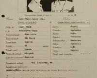 Após o fechamento da ANL e a chamada "Intentona Comunista", intensa repressão se abateu sobre os adversários de Getulio Vargas, também atingindo Caio Prado Júnior. Acima, seu registro no DEOPS-SP e a primeira página de um longo relatório mostrando o monitoramento a que foi submetido pela polícia. Após o fechamento da ANL e a chamada "Intentona Comunista", intensa repressão se abateu sobre os adversários de Getulio Vargas, também atingindo Caio Prado Júnior. Acima, seu registro no DEOPS-SP e a primeira página de um longo relatório mostrando o monitoramento a que foi submetido pela polícia.