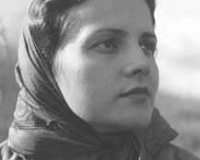Helena Nioac, a segunda esposa de Caio Prado Júnior, mãe de Roberto Prado (fotografia de 1943). Helena Nioac, a segunda esposa de Caio Prado Júnior, mãe de Roberto Prado (fotografia de 1943).