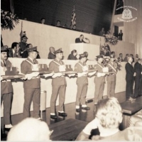 As medalhas que serão recebidas pelos Heróis da Revolução. 1971 As medalhas que serão recebidas pelos Heróis da Revolução