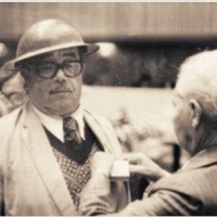 Recebendo a Medalha da Constituição. 1978 Recebendo a Medalha da Constituição. 1978