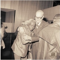 O abraço agradecido a Ex-Combatente de 32. 1979 O abraço agradecido a Ex-Combatente de 32. 1979