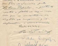 O manuscrito de Caio Prado Júnior da Moção protestando contra o atentado sofrido pelo diário comunista Tribuna Popular. O manuscrito de Caio Prado Júnior da Moção protestando contra o atentado sofrido pelo diário comunista Tribuna Popular.