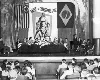 Fotografia da mesa diretora do "Congresso da Paz", em protesto contra a Guerra da Coréia e o envio de tropas brasileiras para a conflagração e na qual se vê Caio Prado Júnior. Fotografia da mesa diretora do "Congresso da Paz", em protesto contra a Guerra da Coréia e o envio de tropas brasileiras para a conflagração e na qual se vê Caio Prado Júnior.