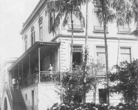 Vista externa do Presídio do Paraíso, o qual, na verdade, foi uma residência adaptada para abrigar presos políticos nos anos 1930. Vista externa do Presídio do Paraíso, o qual, na verdade, foi uma residência adaptada para abrigar presos políticos nos anos 1930.